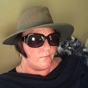 Meet your Posher, Angie